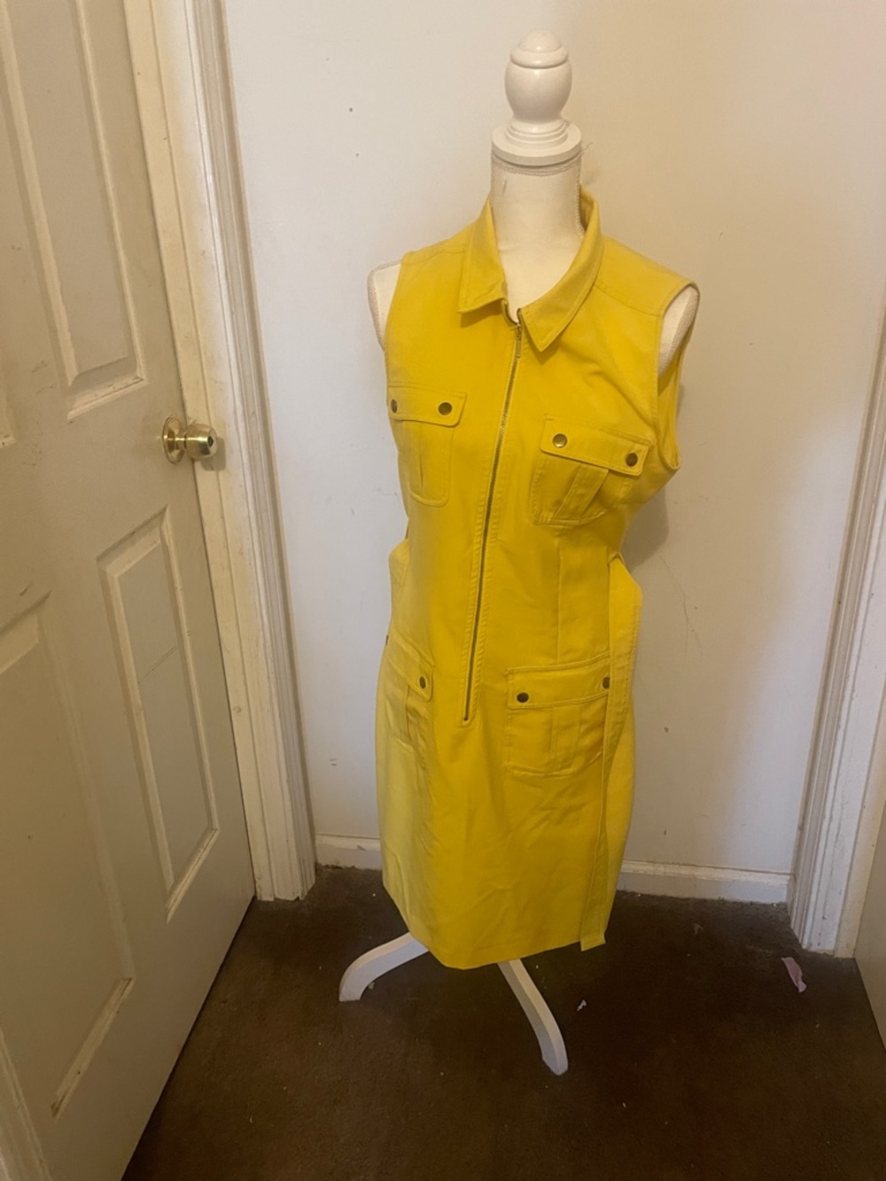 Sharagano Bright Yellow Sleeveless Zip-Front Utility Dress Coat